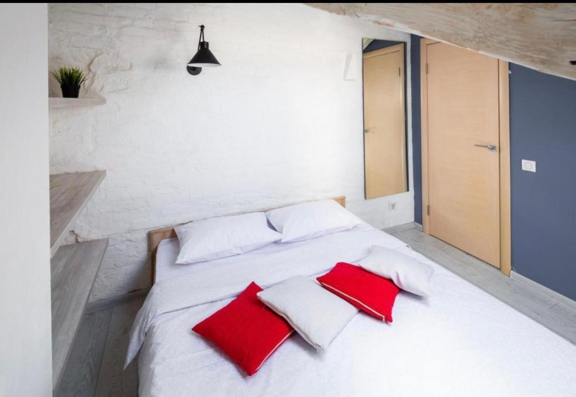 Romari Rynok Square Apartment Lviv Bagian luar foto