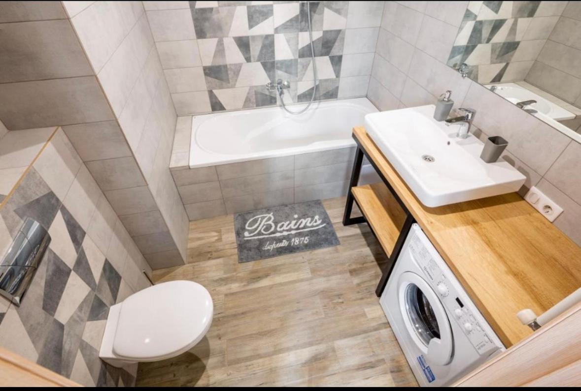 Romari Rynok Square Apartment Lviv Bagian luar foto