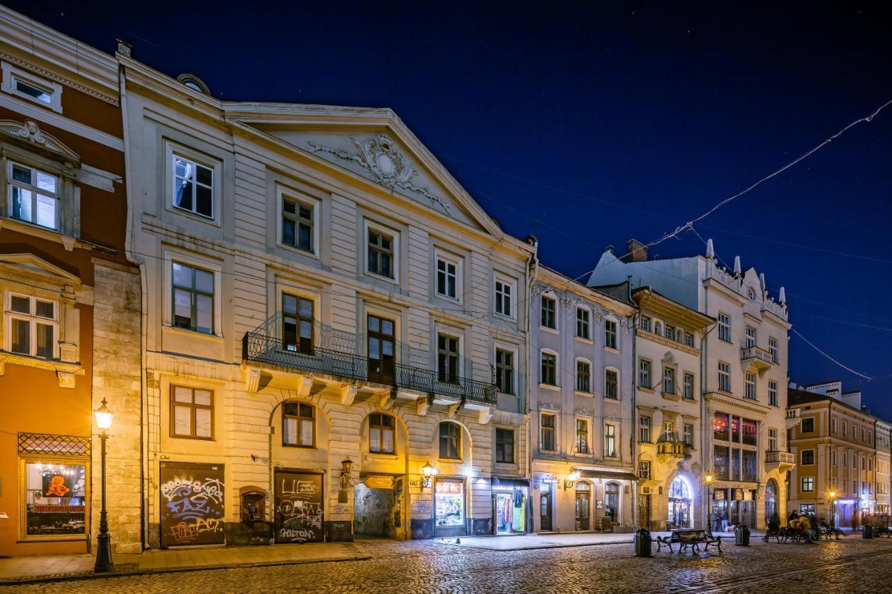 Romari Rynok Square Apartment Lviv Bagian luar foto