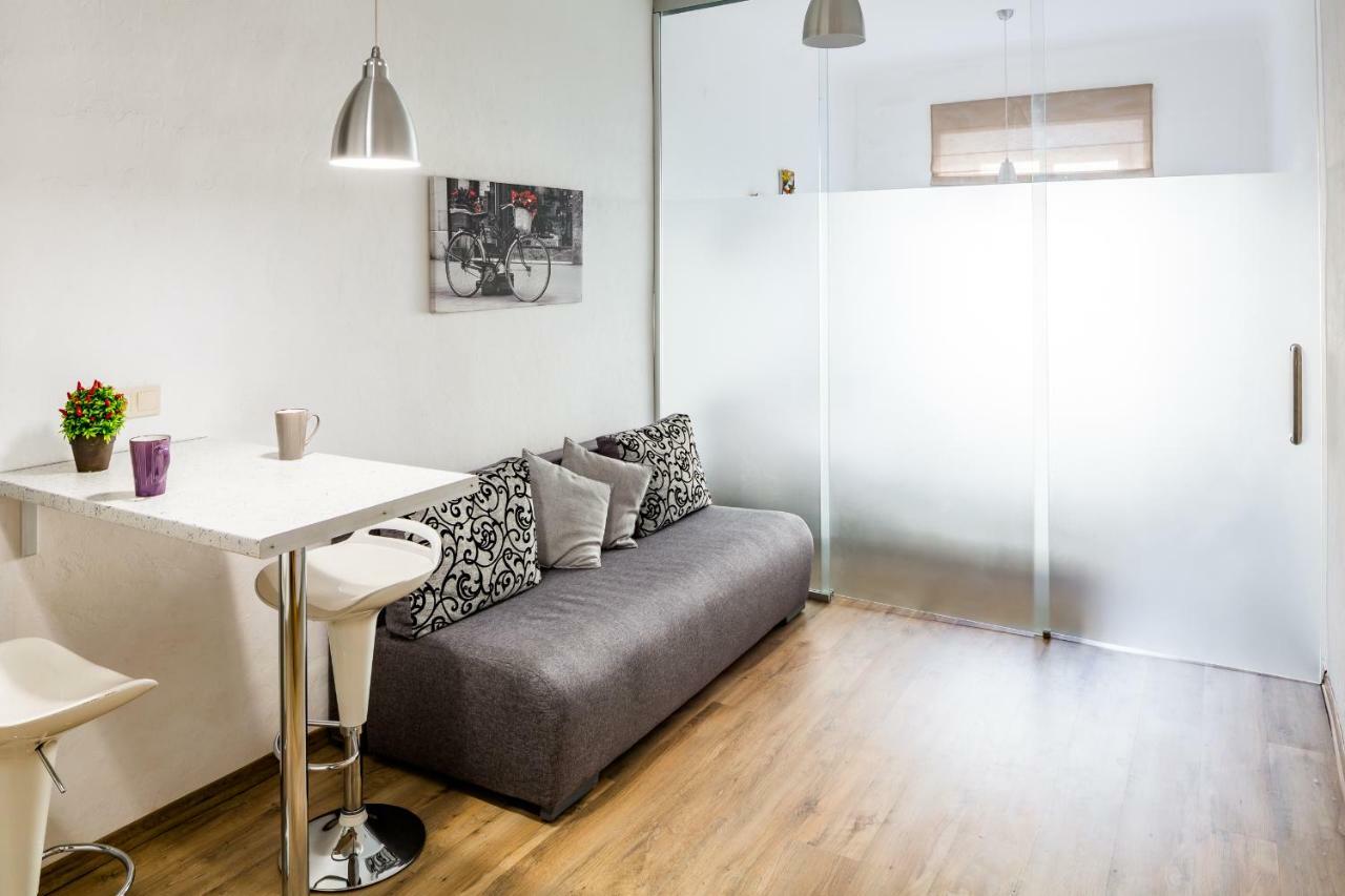 Romari Rynok Square Apartment Lviv Bagian luar foto