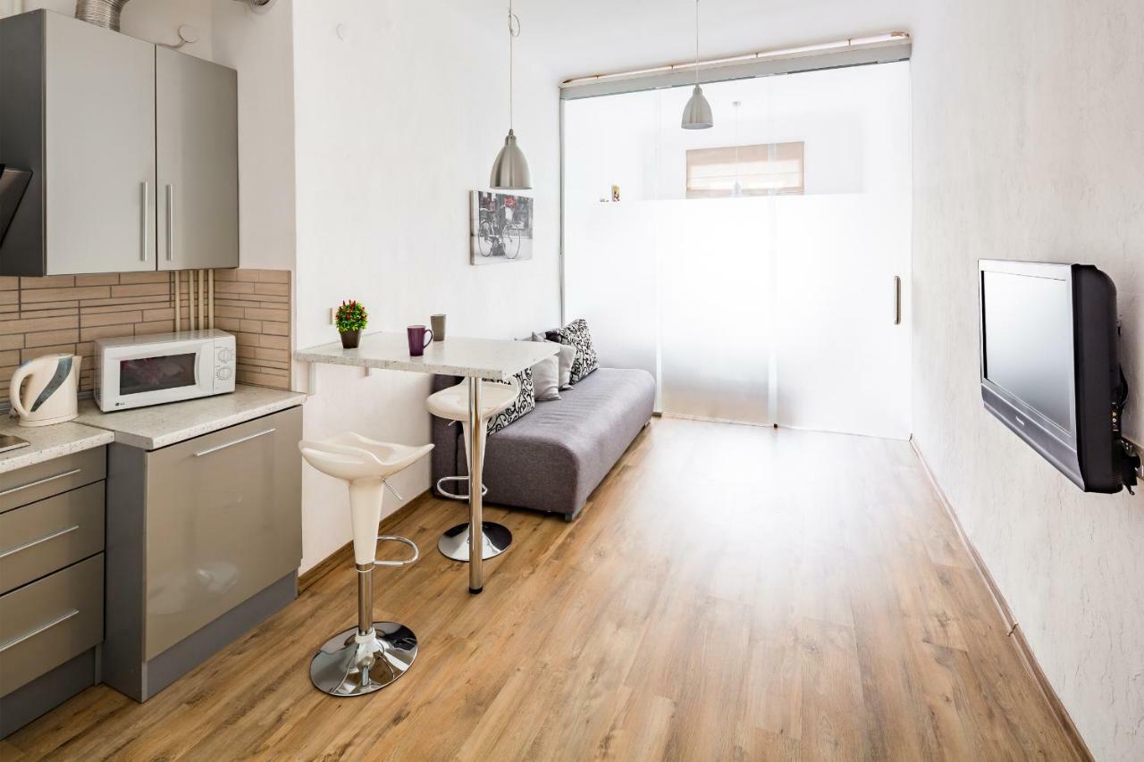 Romari Rynok Square Apartment Lviv Bagian luar foto